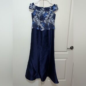 Adrianna Papell | Tricolor Lace Elegant Navy Blue Off the Shoulder Gown